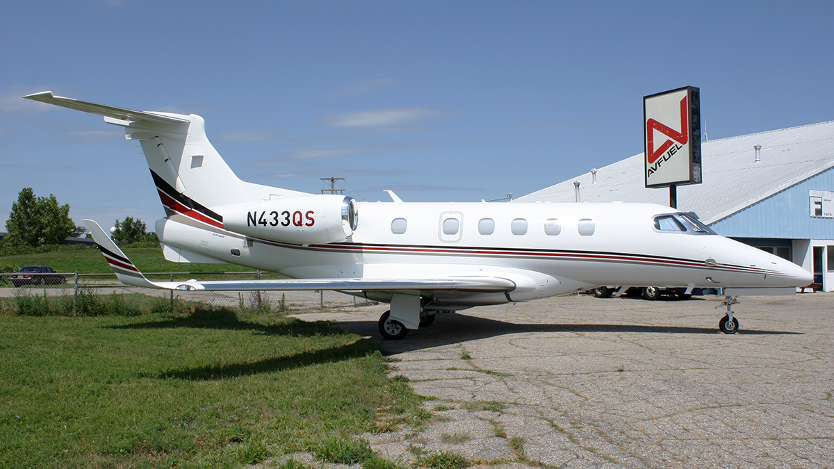 Full size: Netjets Aviation Embraer Phenom 300 N433QS at Ann Arbor Municipal Airport